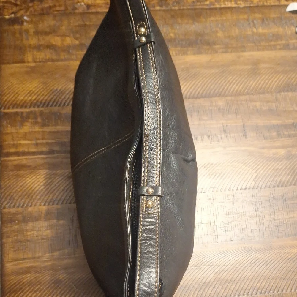 Elegant Black Leather Shoulder Bag